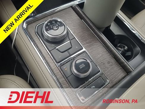 Used 2019 Ford Expedition Limited w/ Equipment Group 301A AWD/4WD image 14