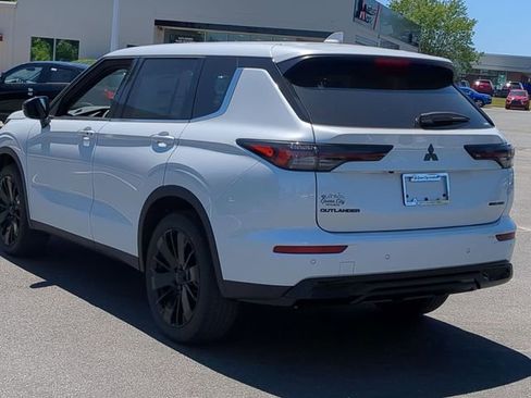 New 2026 Mitsubishi Outlander LE FWD image 5