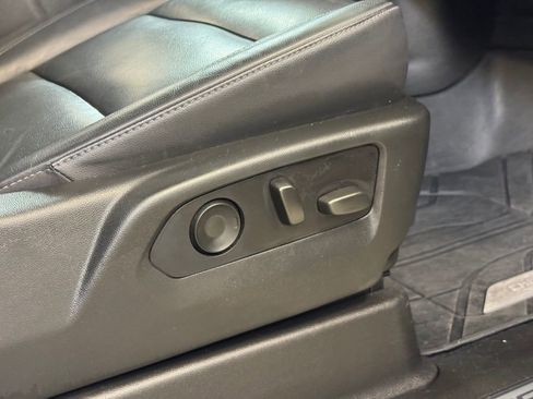 Used 2021 Chevrolet Tahoe LT w/ LT Signature Package image 31