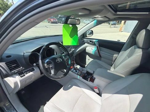 Used 2012 Toyota Highlander Limited w/ Tow Pkg AWD/4WD image 18