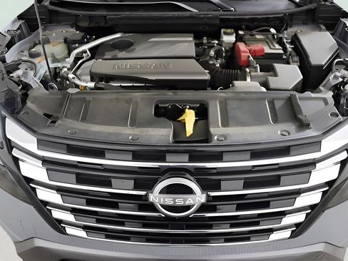 Used 2025 Nissan Rogue SL w/ Tech Package image 45