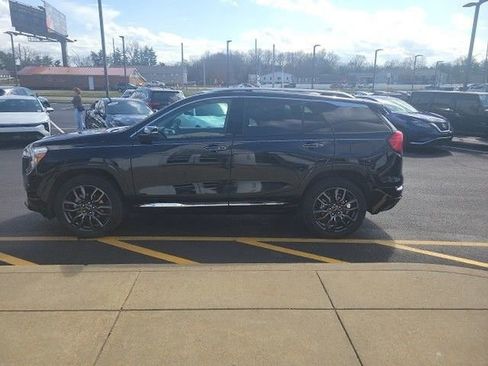 Used 2024 GMC Terrain Denali w/ Black Diamond Edition image 4