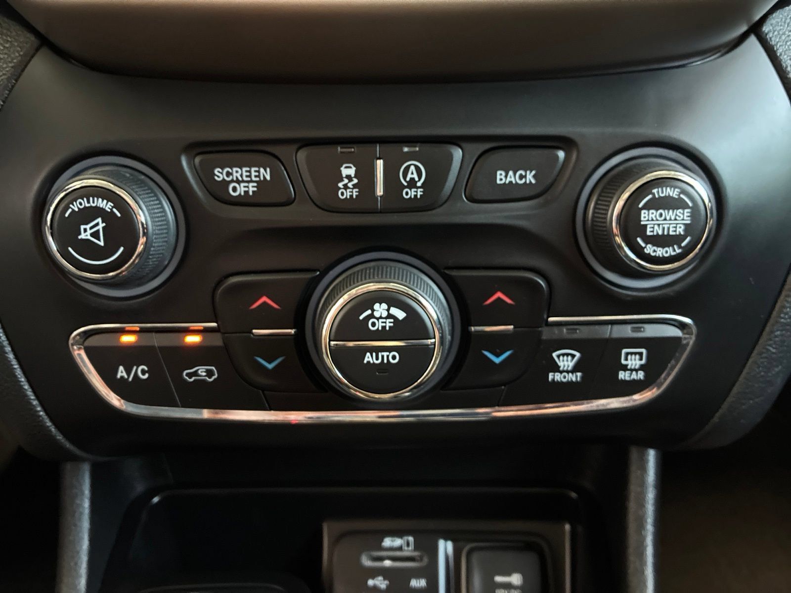 Used 2017 Jeep Cherokee Limited AWD/4WD image 25