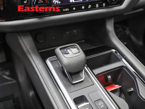 Used 2024 Nissan Pathfinder SL w/ SL Premium Package image 13