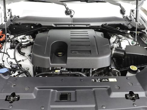 Certified 2025 Land Rover Defender 90 X-Dynamic SE AWD/4WD image 24