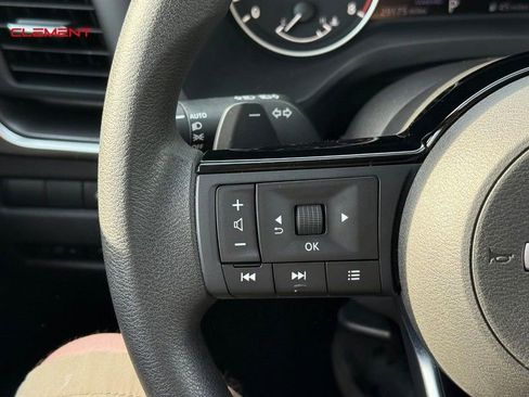 Used 2023 Nissan Rogue SV FWD image 26