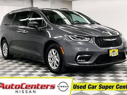 Used 2021 Chrysler Pacifica Touring-L w/ Uconnect Theater Family Group