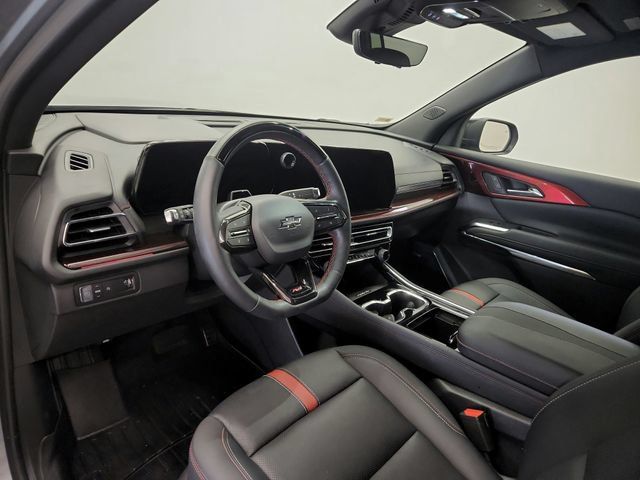 Used 2025 Chevrolet Traverse RS FWD image 18