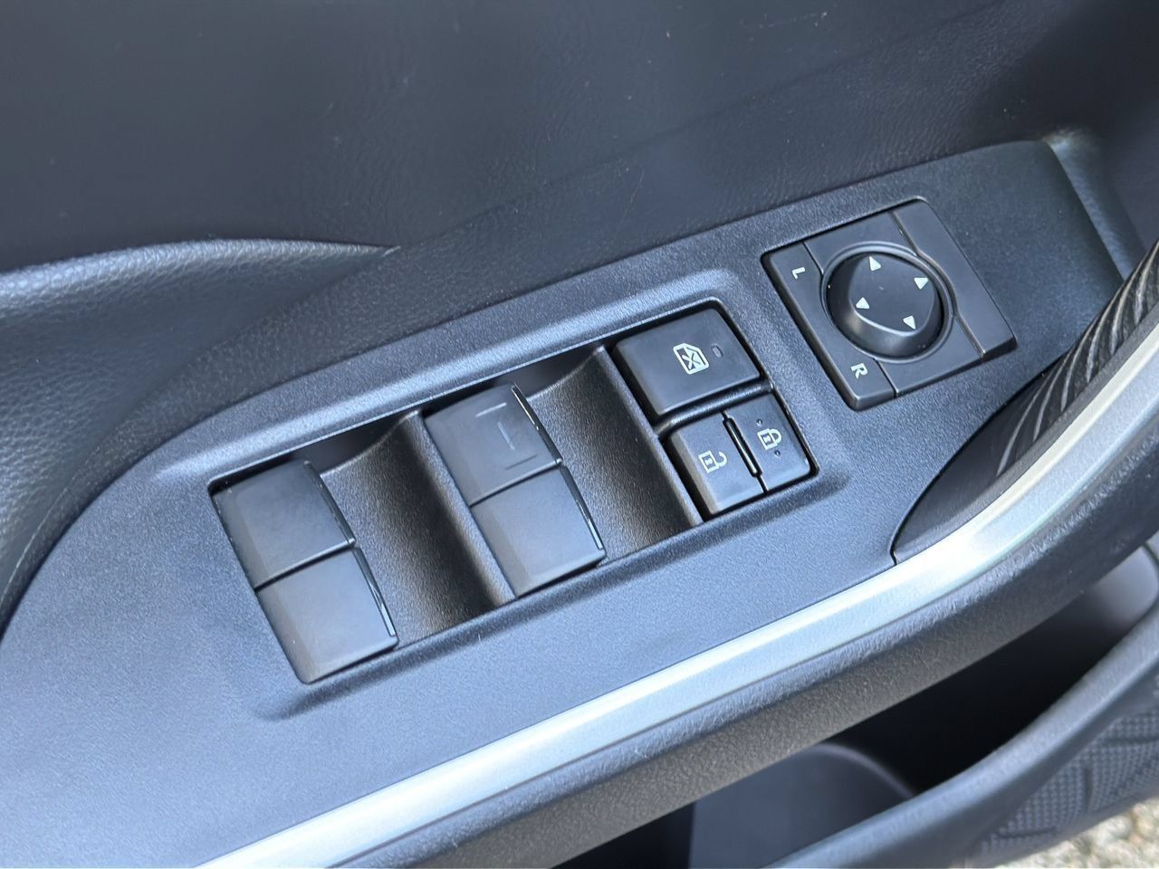 Used 2021 Toyota RAV4 XLE FWD image 10