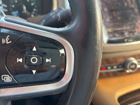 Used 2016 Volvo XC90 T6 Momentum image 34