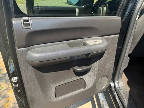 Used 2011 Chevrolet Silverado 1500 LS AWD/4WD image 40