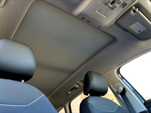 Used 2024 Volkswagen Taos SE w/ Panoramic Sunroof Package FWD image 13