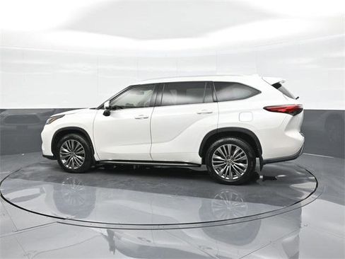 Certified 2021 Toyota Highlander Platinum image 5