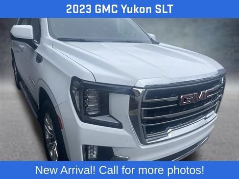 Used 2023 GMC Yukon SLT w/ SLT Luxury Package AWD/4WD image 4