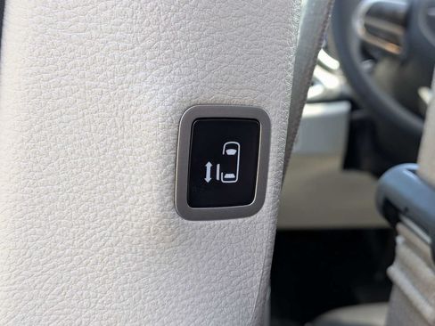 Used 2024 Chrysler Pacifica Limited FWD image 20
