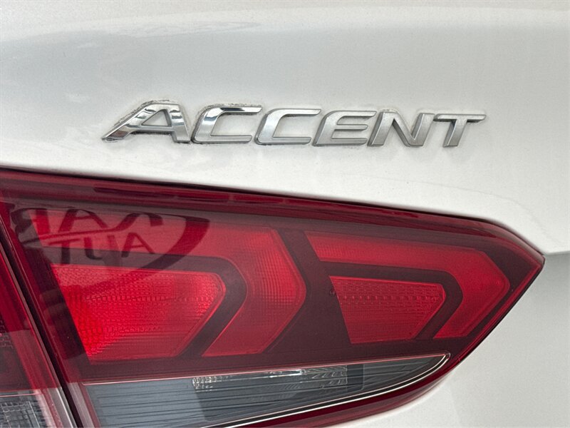 Used 2018 Hyundai Accent SE FWD image 18