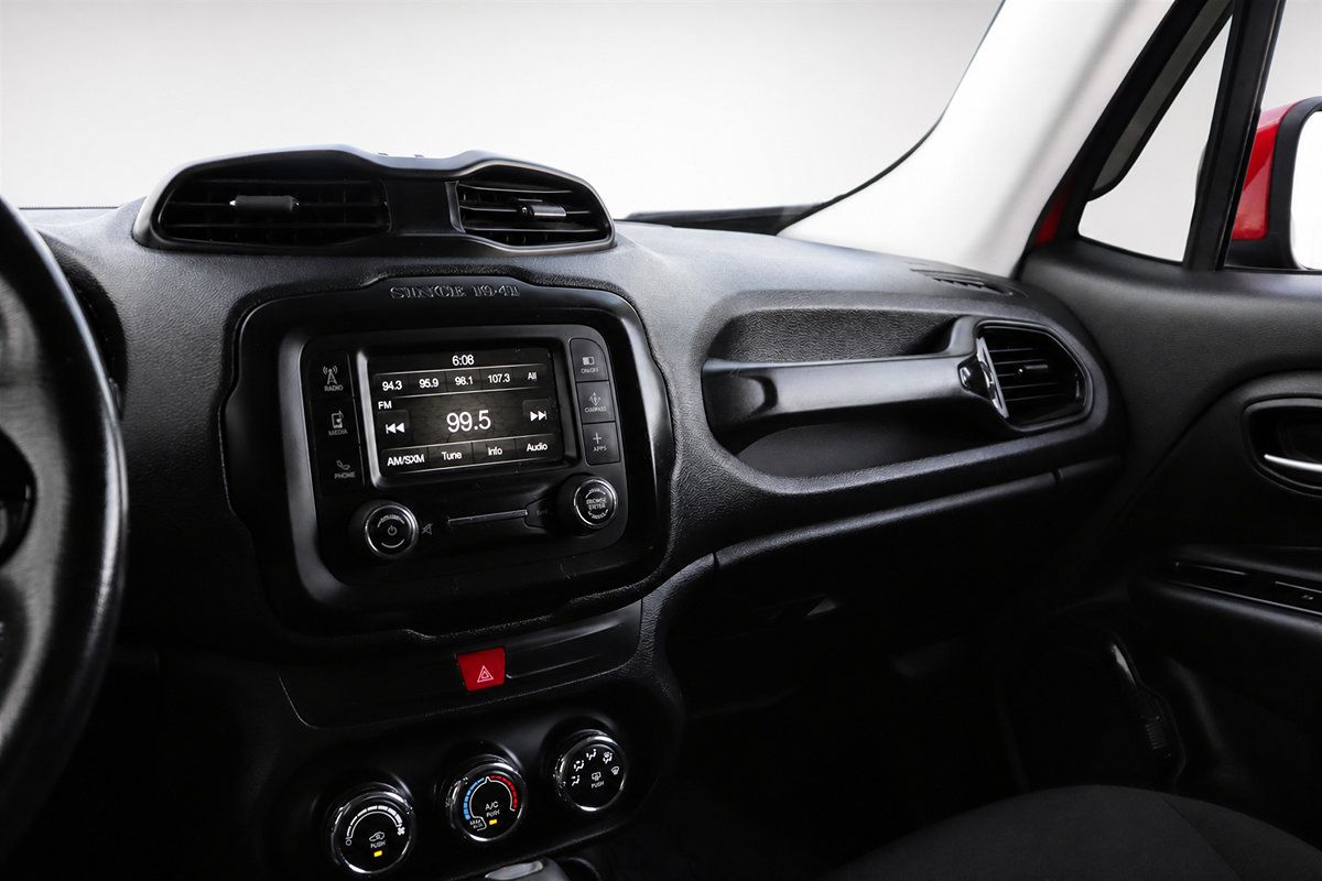 Used 2017 Jeep Renegade Altitude FWD image 29