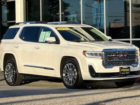 Used 2023 GMC Acadia Denali w/ Denali Ultimate Package image 2