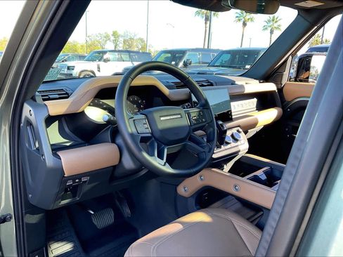 Used 2025 Land Rover Defender 110 X-Dynamic SE image 15