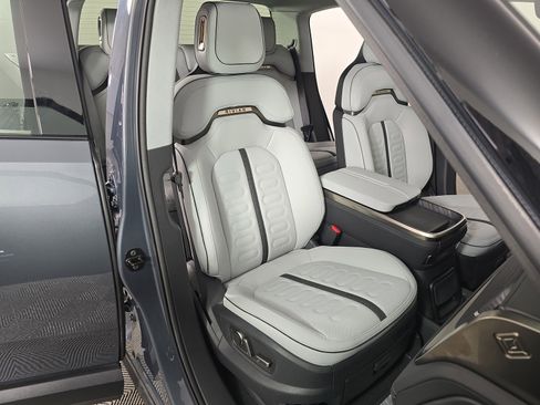 Used 2024 Rivian R1T Adventure AWD/4WD image 23