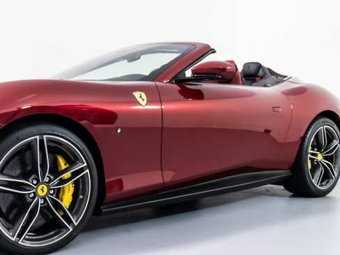 Certified 2025 Ferrari Roma Spider RWD image 32