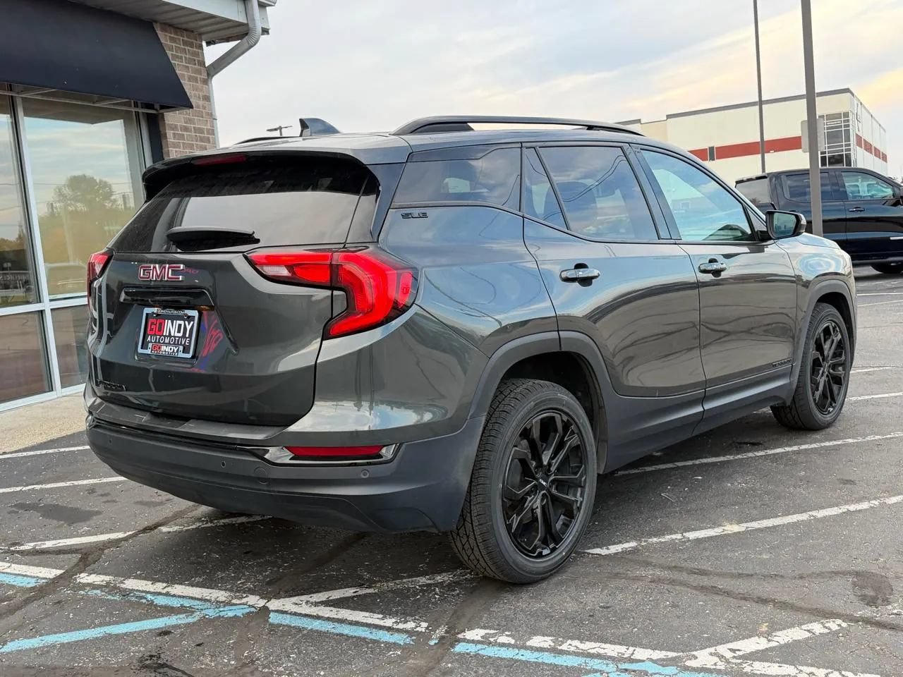 Used 2021 GMC Terrain SLE w/ Elevation Edition FWD image 5