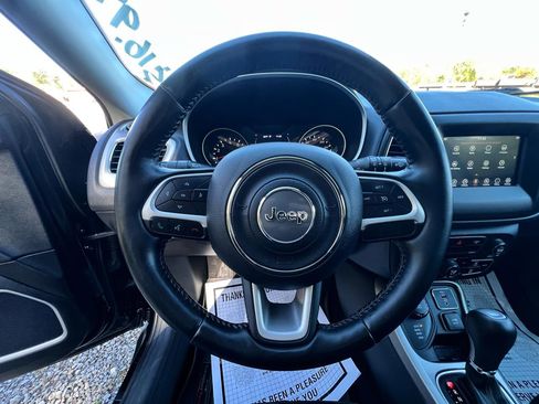 Used 2020 Jeep Compass Latitude w/ Cold Weather Group AWD/4WD image 10