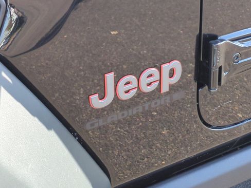 New 2025 Jeep Gladiator Mojave w/ Convenience Group image 24