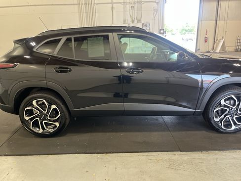 Certified 2026 Chevrolet Trax RS w/ Driver Confidence Package FWD image 5