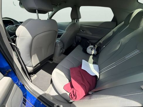 Used 2024 Hyundai Elantra SEL FWD image 12