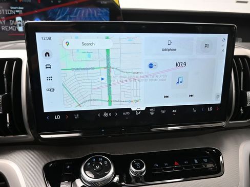 New 2025 Ford Expedition Active image 9