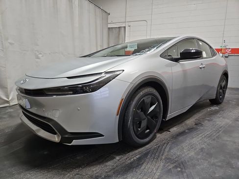 New 2026 Toyota Prius Plug-In Hybrid FWD image 3