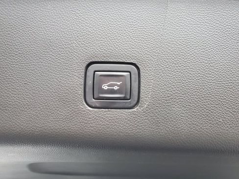 Used 2021 Chevrolet Traverse LT FWD image 11