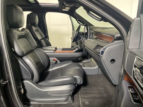 Used 2024 Lincoln Navigator Reserve AWD/4WD image 22