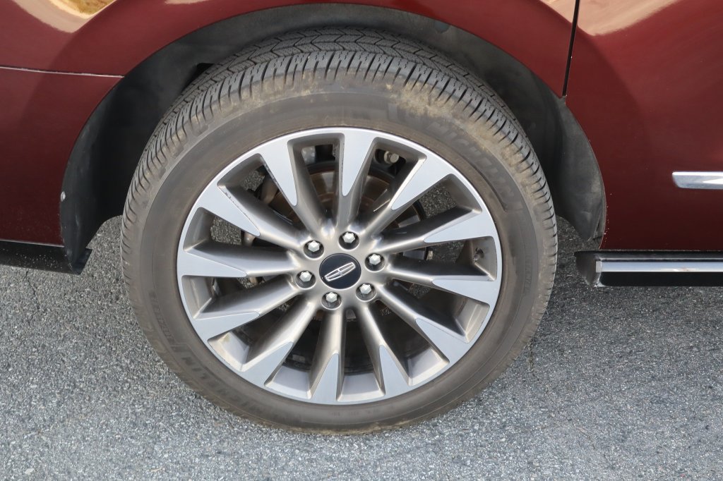 Used 2018 Lincoln Navigator L Select RWD image 14
