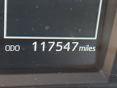 Used 2018 Toyota RAV4 LE image 9