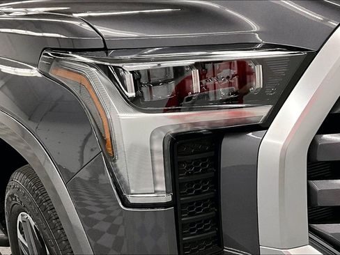Used 2025 Toyota Tundra Limited AWD/4WD image 35