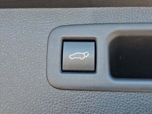 Used 2021 Toyota Highlander LE image 32