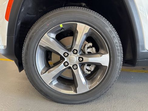 New 2025 Jeep Grand Cherokee L Limited image 23