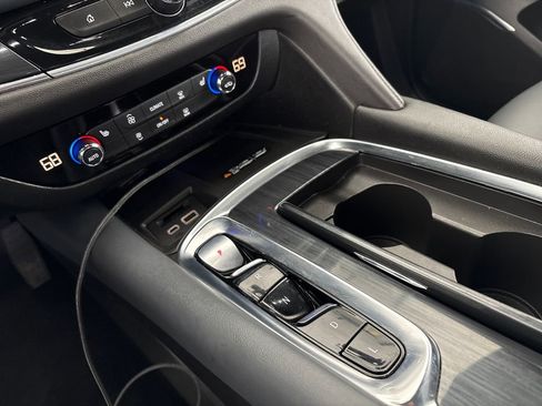 Used 2022 Buick Enclave Essence FWD image 25