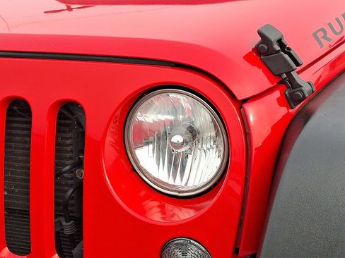 Used 2015 Jeep Wrangler Unlimited Rubicon w/ Connectivity Group image 8