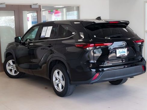 Used 2024 Toyota Highlander LE FWD image 26