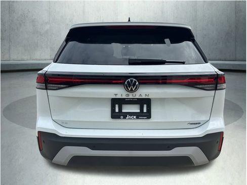 New 2026 Volkswagen Tiguan SE image 4