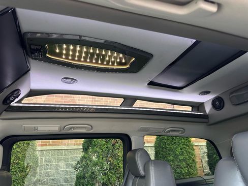 Used 2018 Mercedes-Benz Metris Passenger image 19