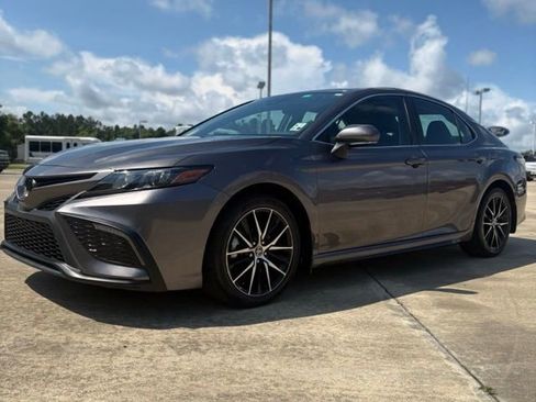 Used 2024 Toyota Camry SE FWD image 1