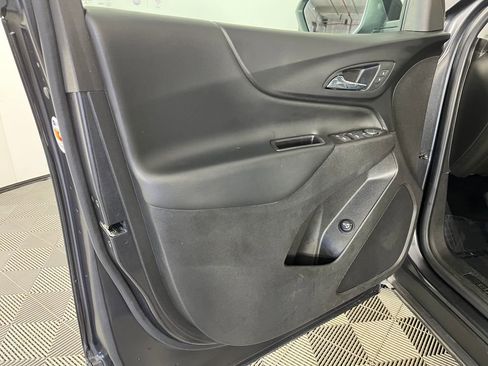 Used 2022 Chevrolet Equinox LT w/ Driver Convenience Package image 10