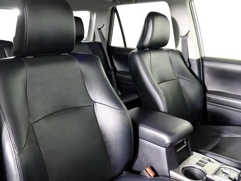Used 2015 Toyota 4Runner Limited AWD/4WD image 46