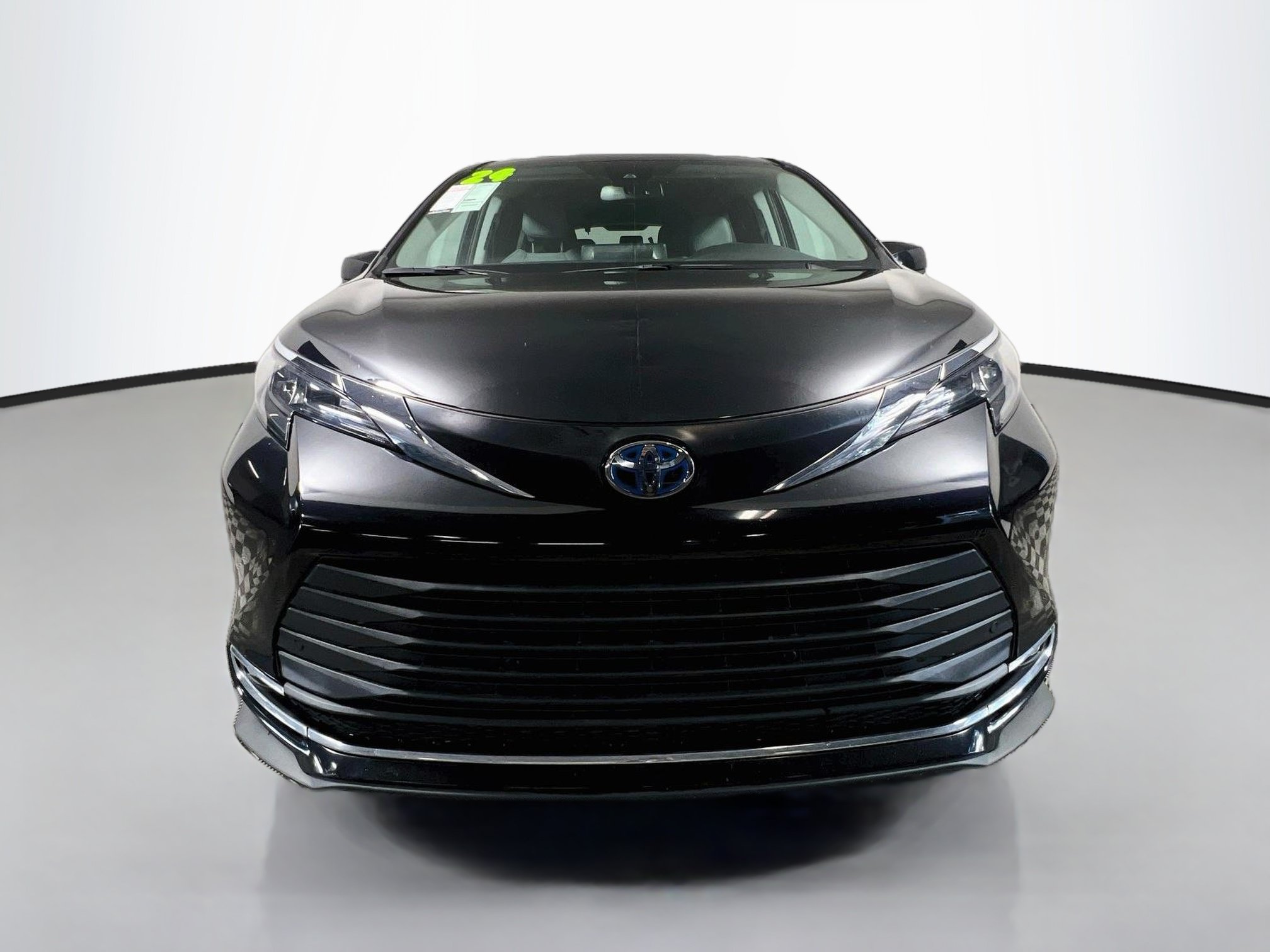 Used 2024 Toyota Sienna XLE FWD image 11