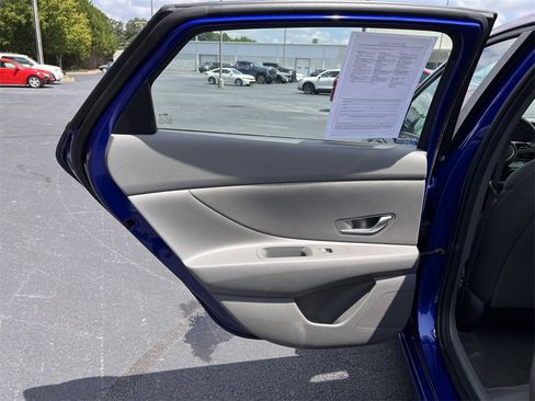 Used 2024 Hyundai Elantra SEL image 10