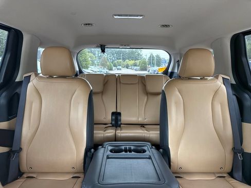 Used 2024 Kia Carnival LX FWD image 13